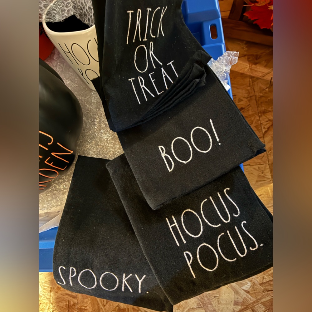 Black Rae Dunn napkins